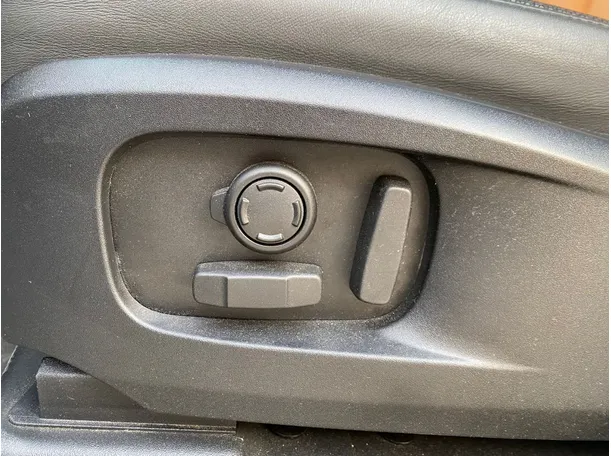 Car image 36