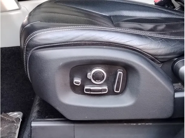 Car image 35