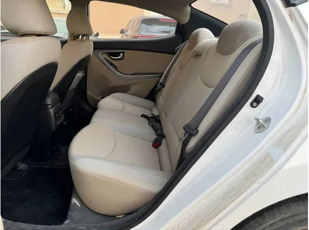 Car image 14