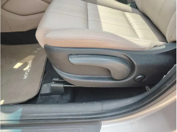 Car image 37