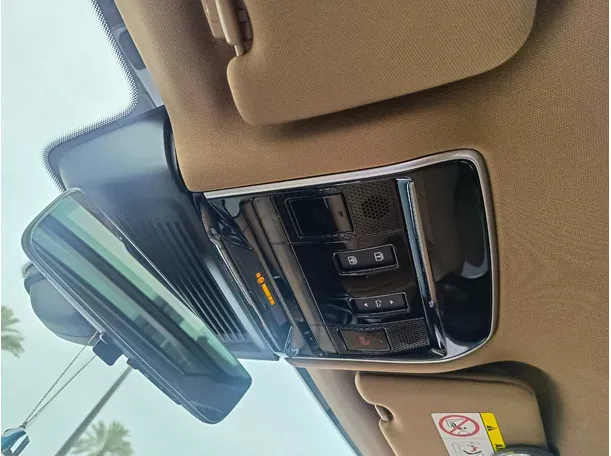 Car image 37