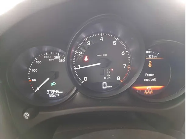 Car image 18