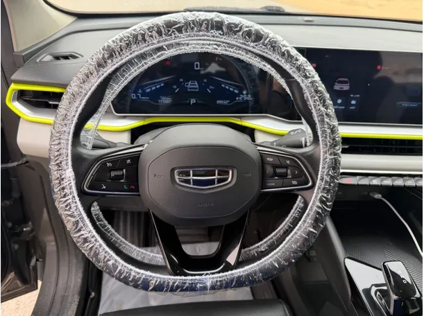 Car image 17