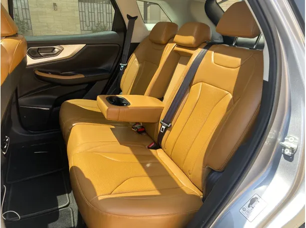 Car image 13