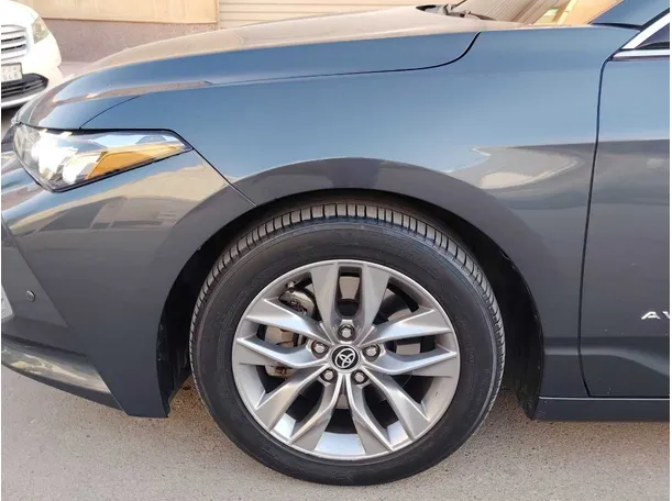 Car image 9