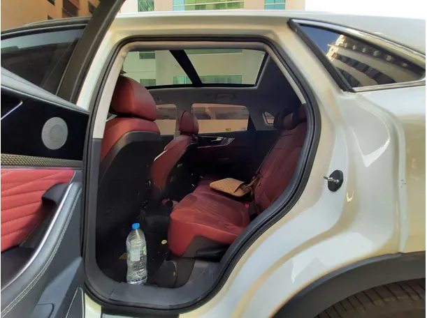 Car image 13