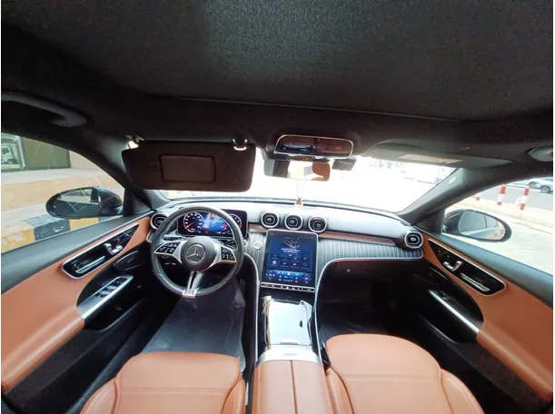 Car image 12