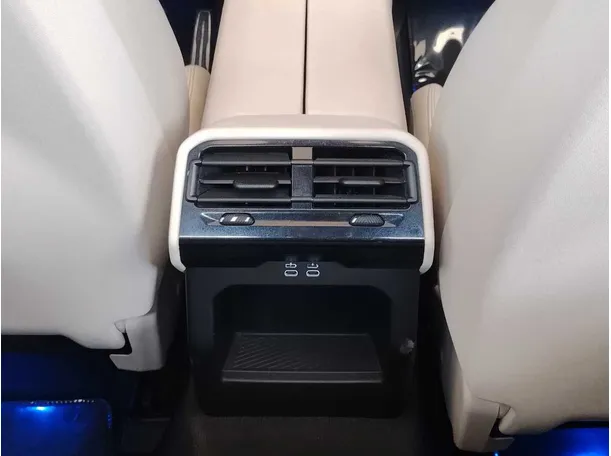 Car image 33