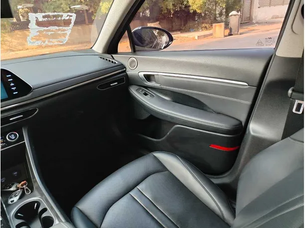 Car image 30