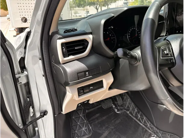 Car image 25