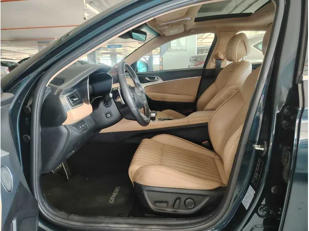 Car image 12