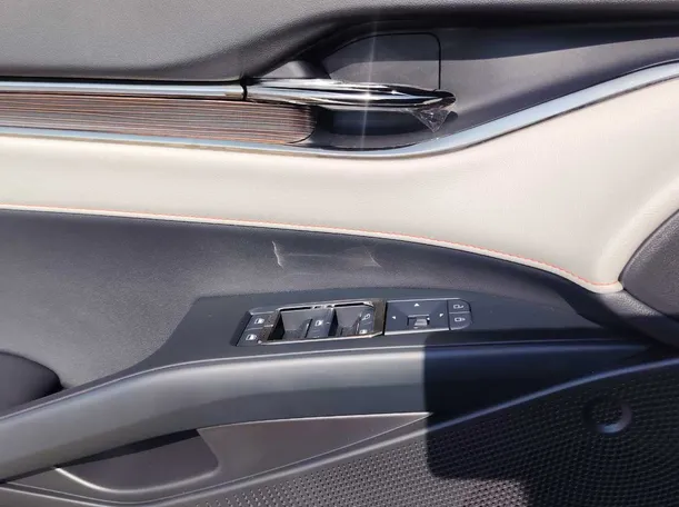 Car image 25