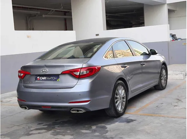 Car image 5