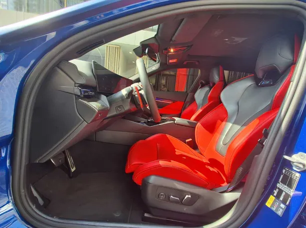 Car image 12