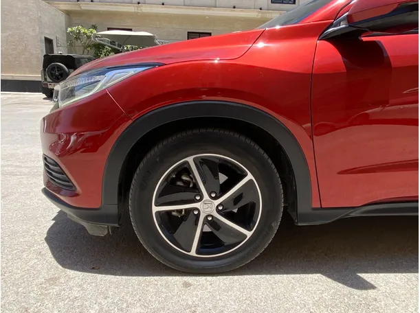 Car image 9