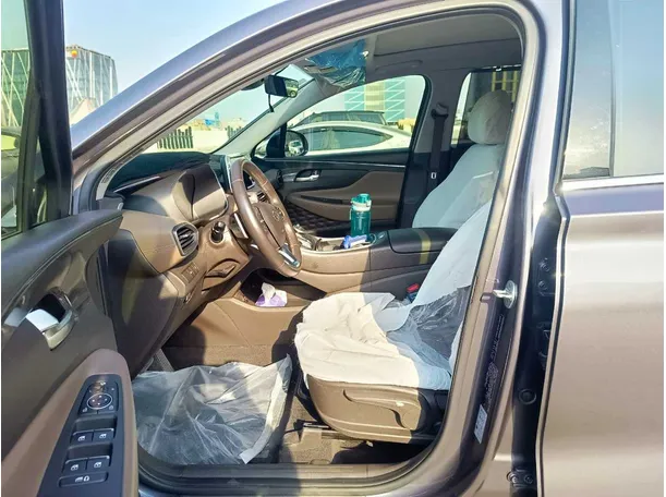 Car image 14