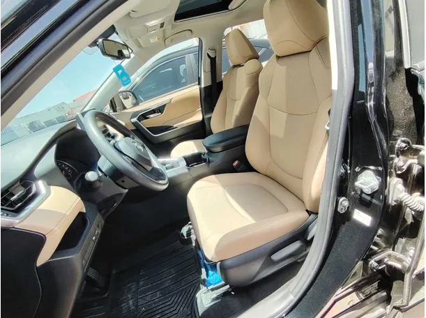 Car image 13