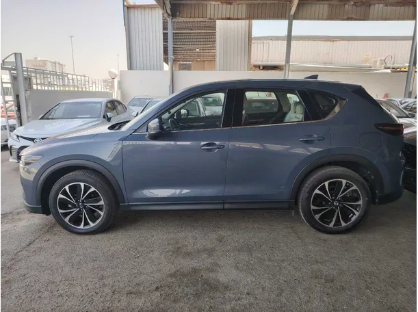 Car image 8