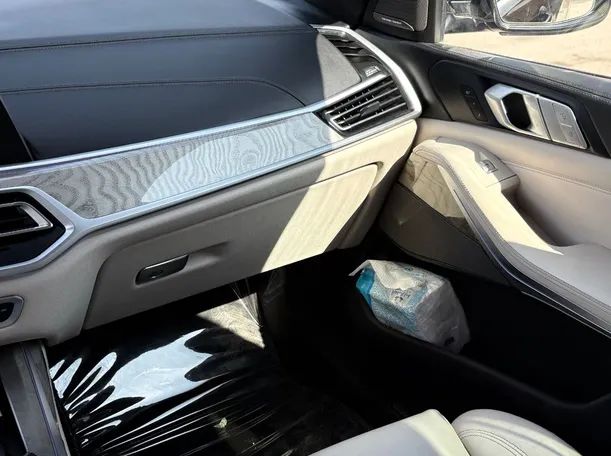 Car image 29