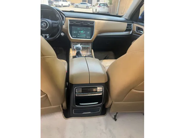 Car image 19