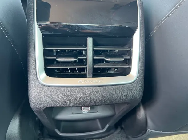 Car image 26