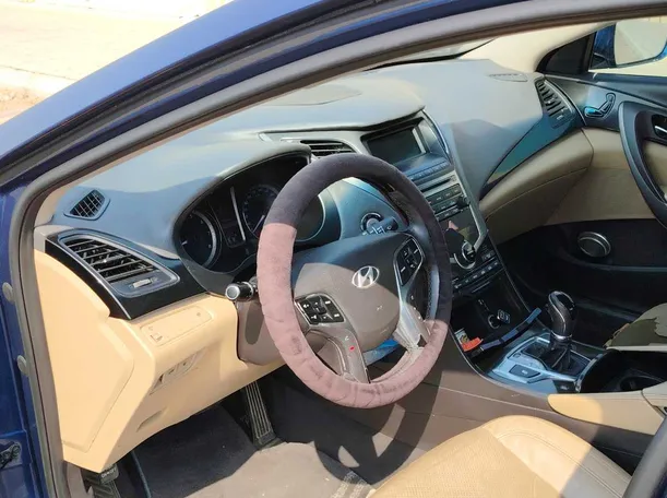 Car image 11
