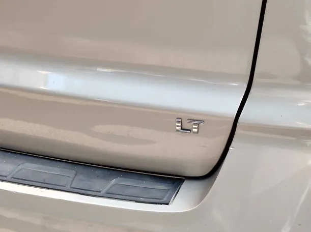 Car image 30