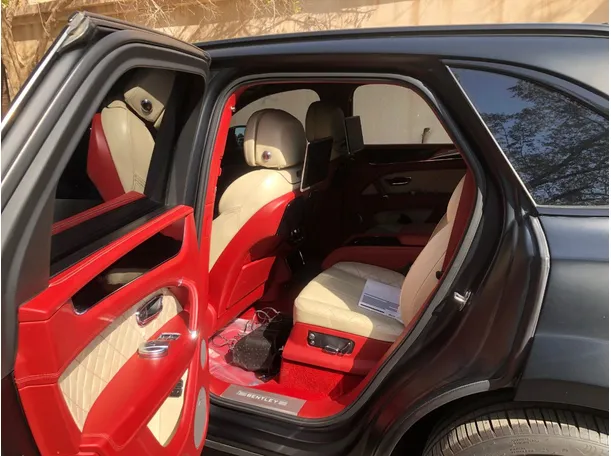 Car image 15
