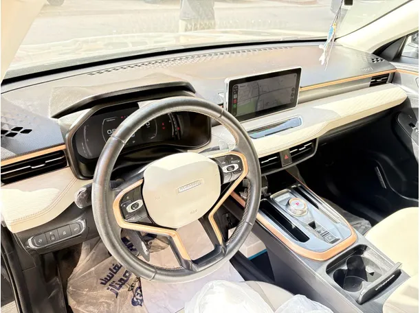 Car image 12