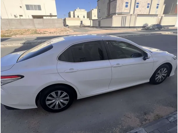 Car image 8