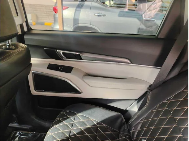 Car image 36