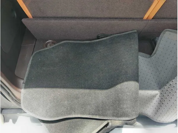 Car image 28