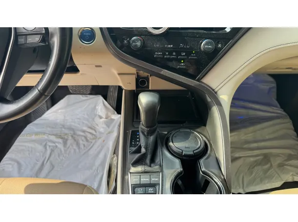 Car image 17