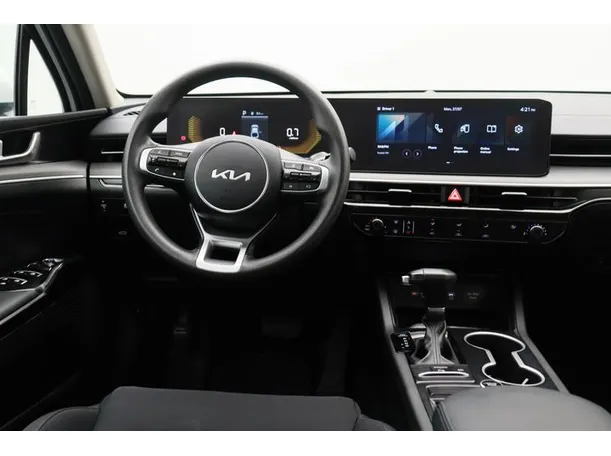 Car image 15