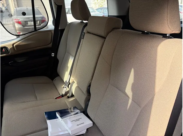 Car image 16