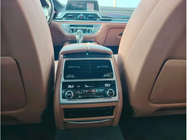 Car image 32