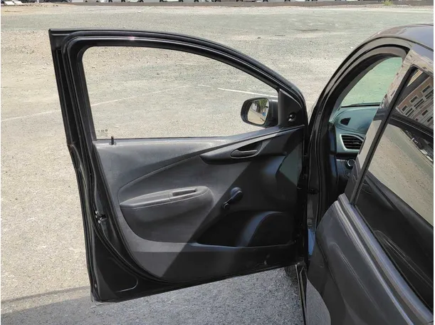 Car image 11