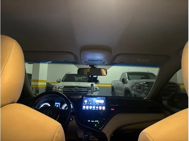 Car image 15