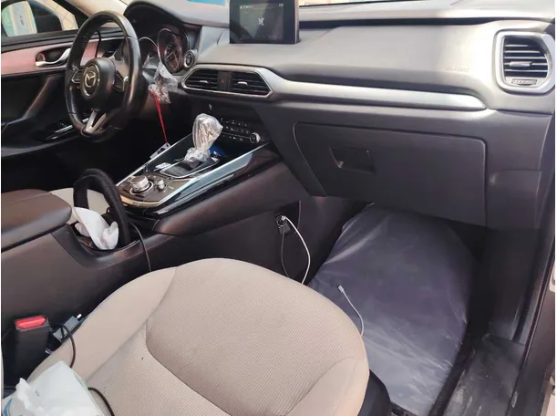 Car image 14
