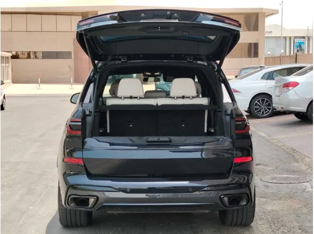 Car image 25