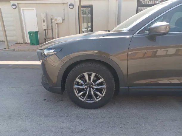 Car image 9