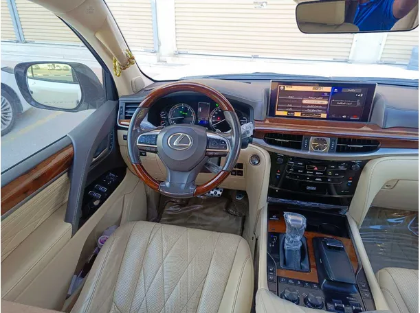 Car image 32