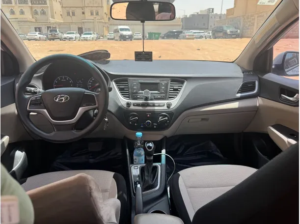 Car image 13
