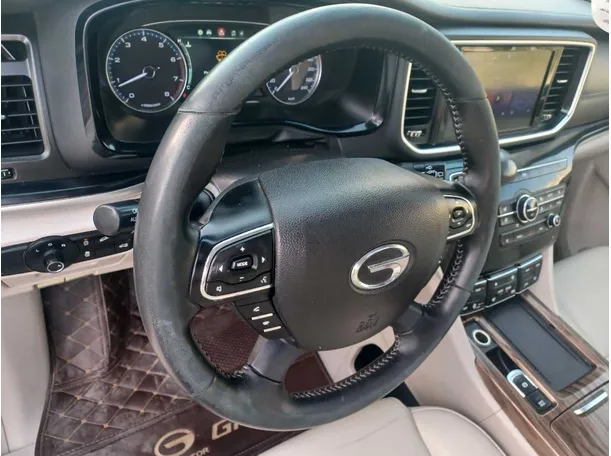 Car image 18