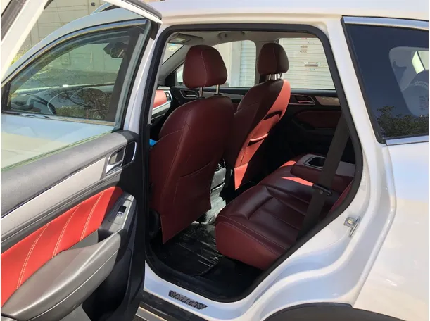Car image 14