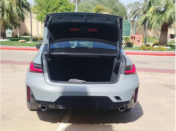 Car image 24