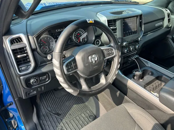 Car image 11