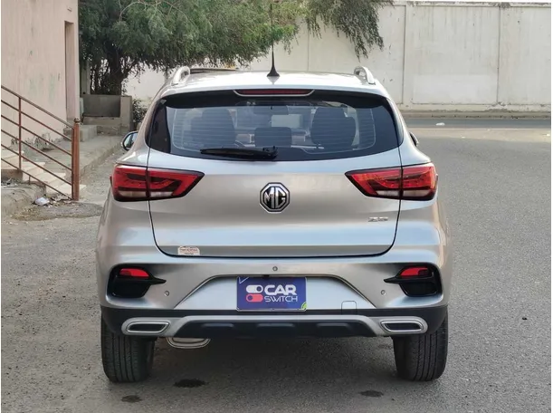 Car image 6