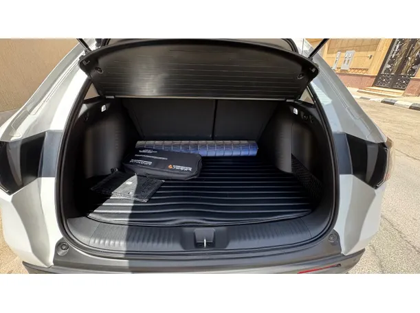 Car image 23