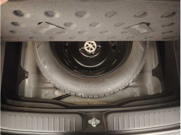 Car image 31
